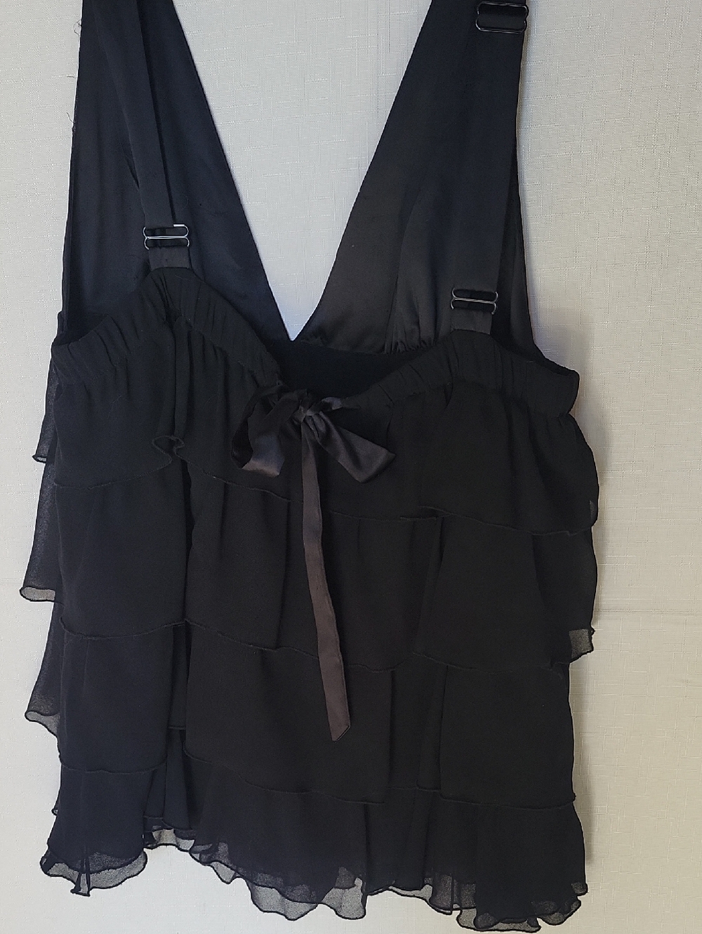 Victoria's Secret Black Tiered Rufled Vnek Tank Top Size M - Picture 2 of 12